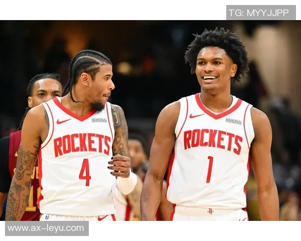 火箭队今日训练精彩瞬间KD与阿门击掌庆祝奥科吉上演霸气暴扣